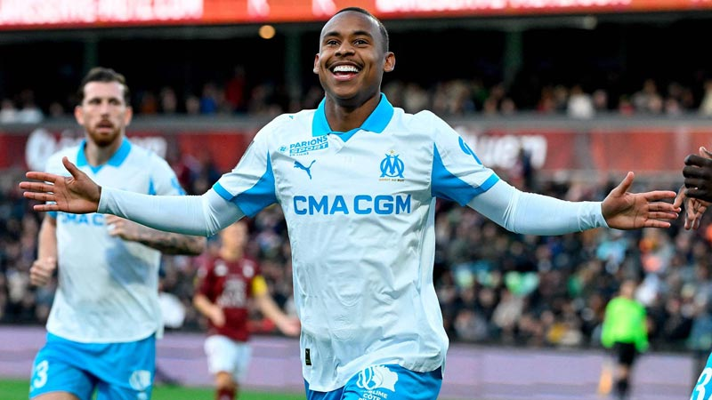  复古球衣致敬经典，怀旧风潮席卷球场