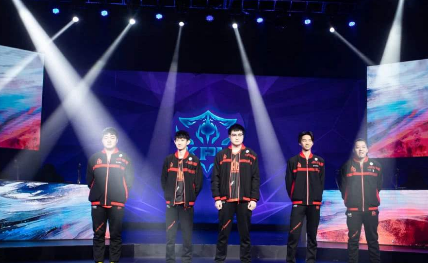  电竞选手刻苦训练磨砺精湛技艺