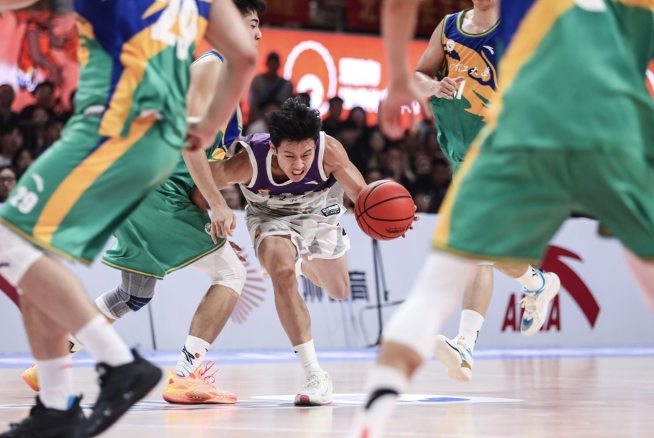  大学生篮球超级联赛，北大战胜清华夺冠