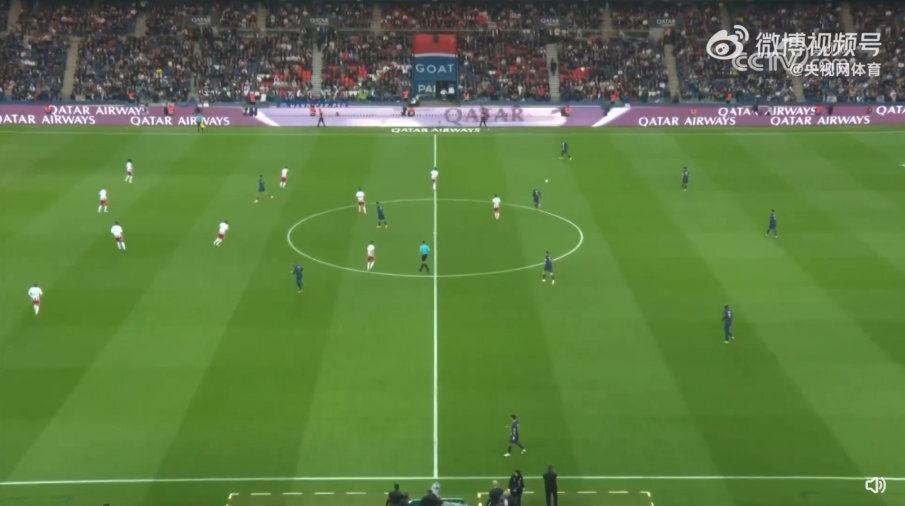  巴黎圣日耳曼主场大胜登顶