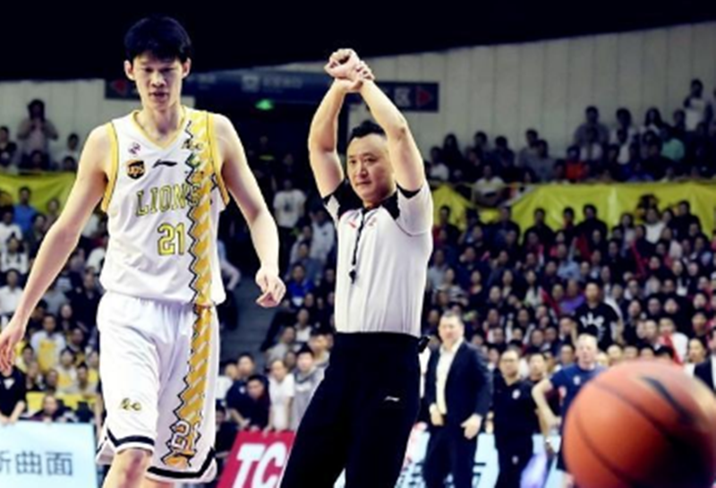  青年军展露锋芒，广厦新秀合力击败辽宁