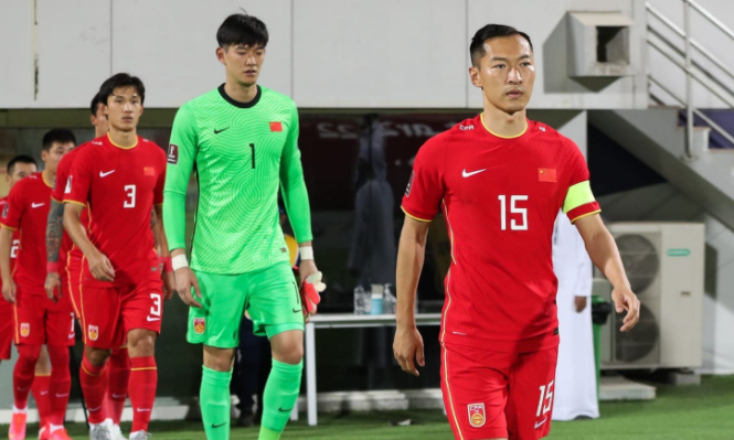  电竞裁判严格执裁，公平竞赛获赞誉